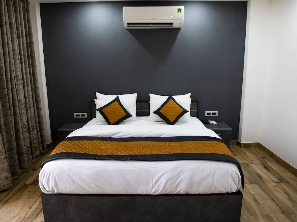 Deluxe Double room (full double bed)
