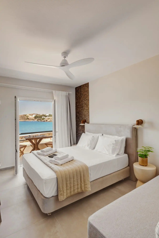 Deluxe room with balcony and with sea view