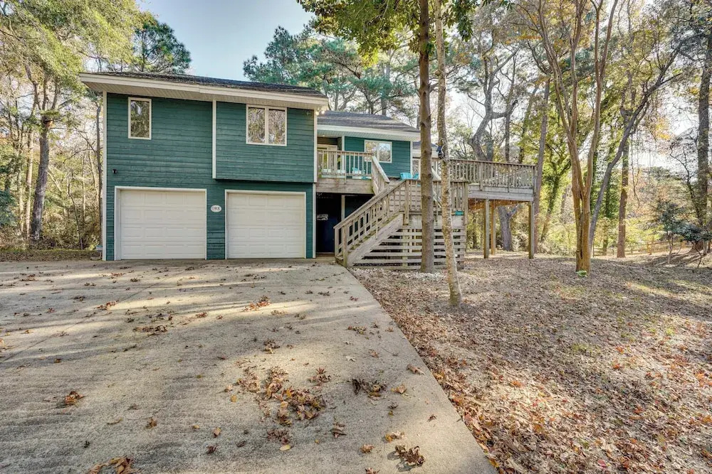1/2 Mi to Beach Access: Southern Shores Gem + Deck