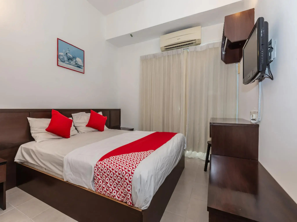 Deluxe Double room (full double bed)