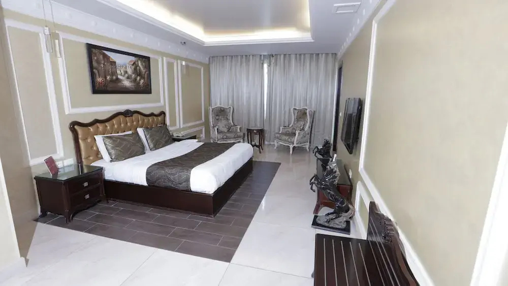 Luxury Suite