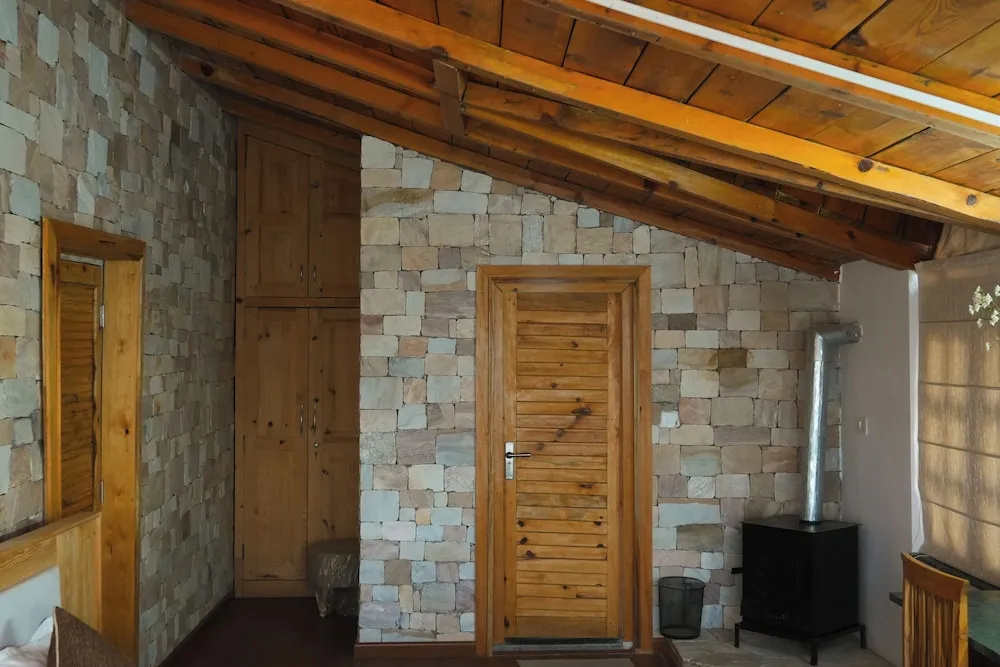 Samar Villa by Trayati Stays, Kasar Devi, Binsar Wildlife Sanctuary