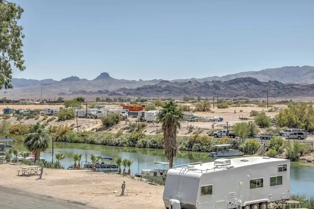 Boat Launch + Mtn Views: Lake Havasu Cabin