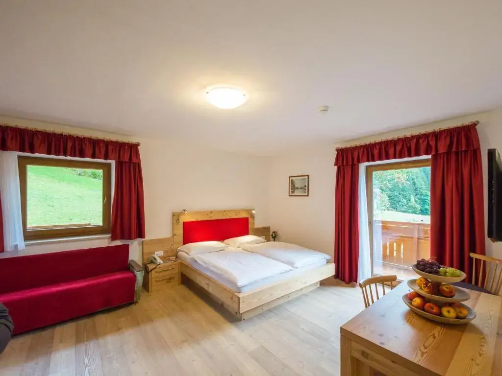 Deluxe Double room with balcony (full double bed)