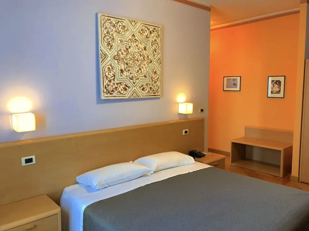 Standard Double room with garden view (full double bed)