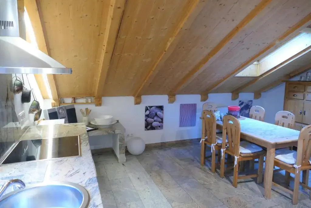 2 Bedrooms Apartment with mountain view