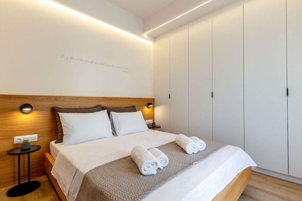 Io Suites — 2