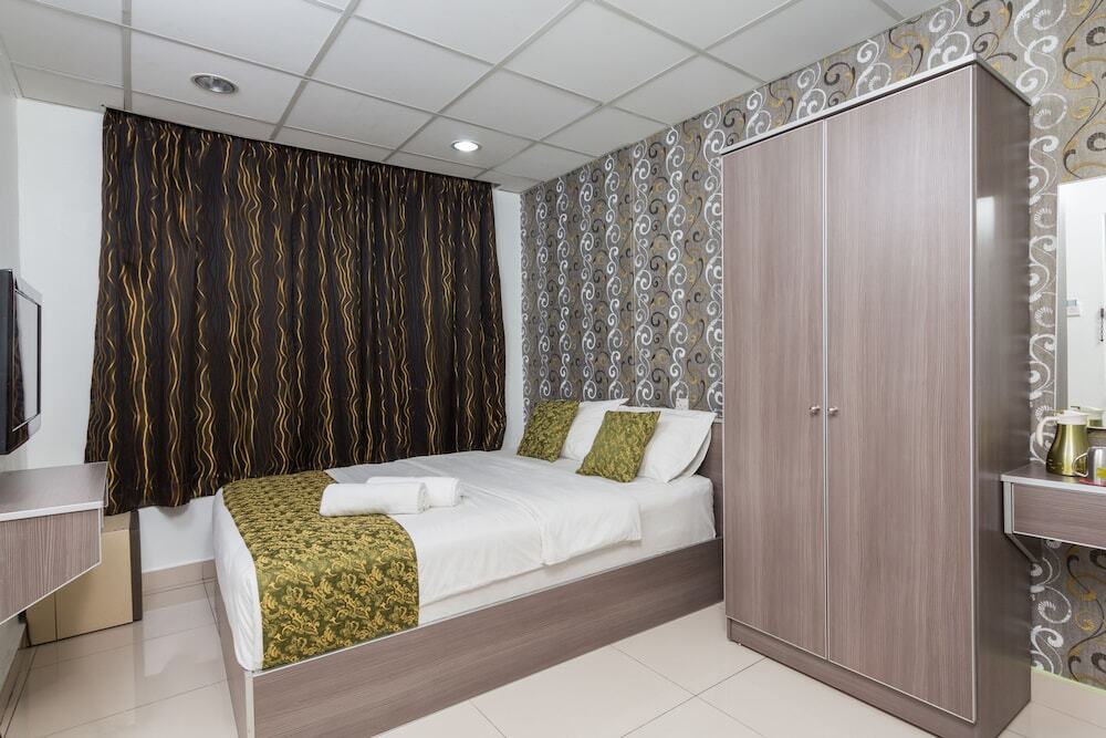 Lacomme Inn