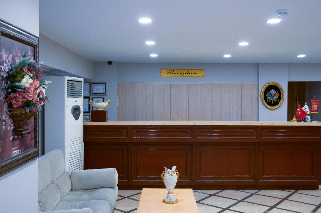 Lobby & Reception