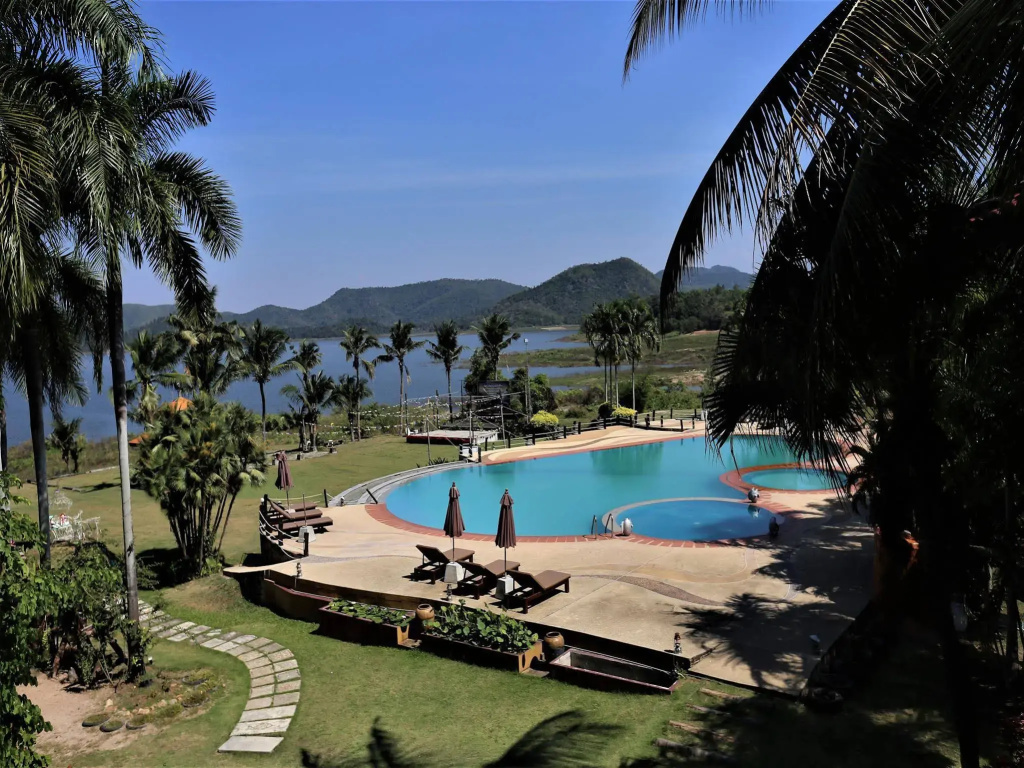 Kaengkrachan Boathouse Paradise Resort