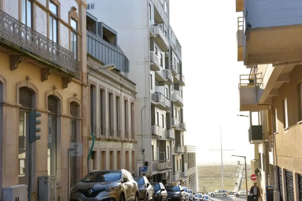 16 Maestro Apartment