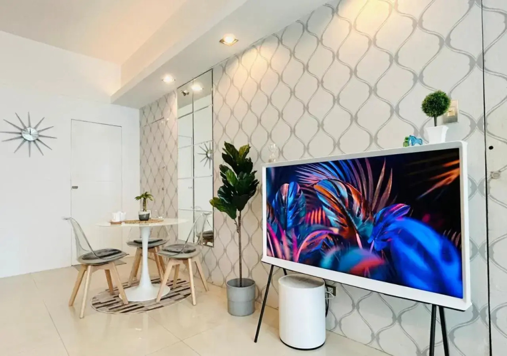 Spacious 1 Br loft type unit