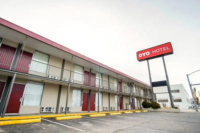 OYO Hotel Hutchinson KS West 4th Ave - Tap to explore photos