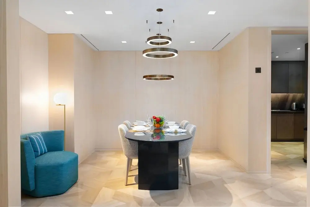 Maison Privee - Glamourous Apt with Sea Views at FIVE Palm — фото