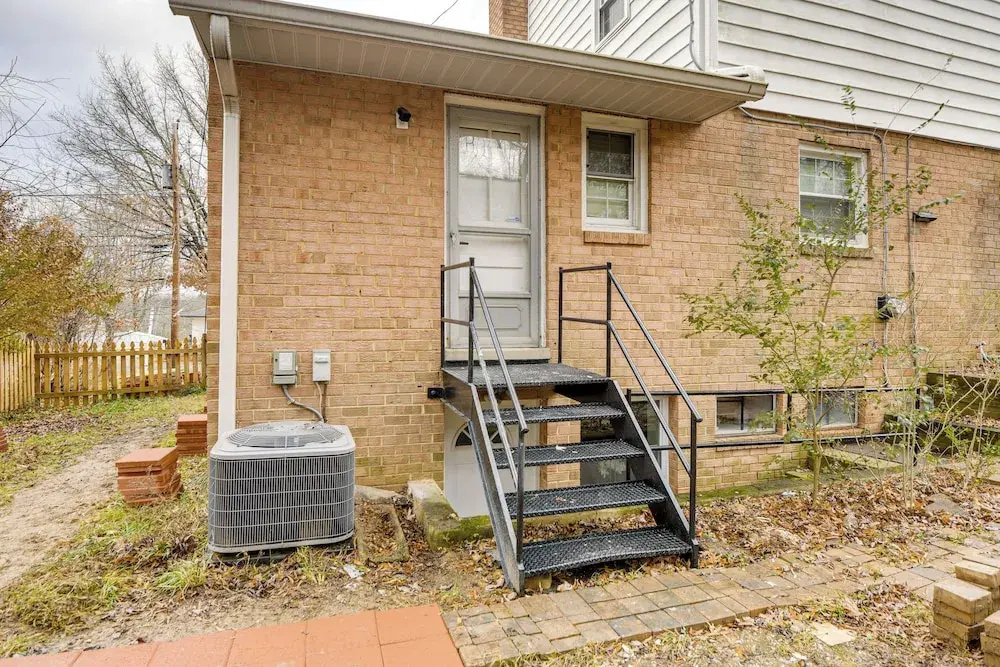 Convenient + Cozy! Apartment in DC Suburbs!
