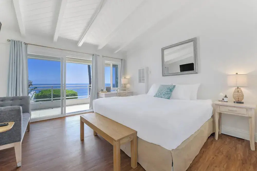 Standard Double room with ocean view (full double bed)