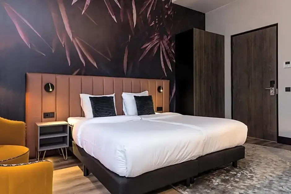 Classic room with city view