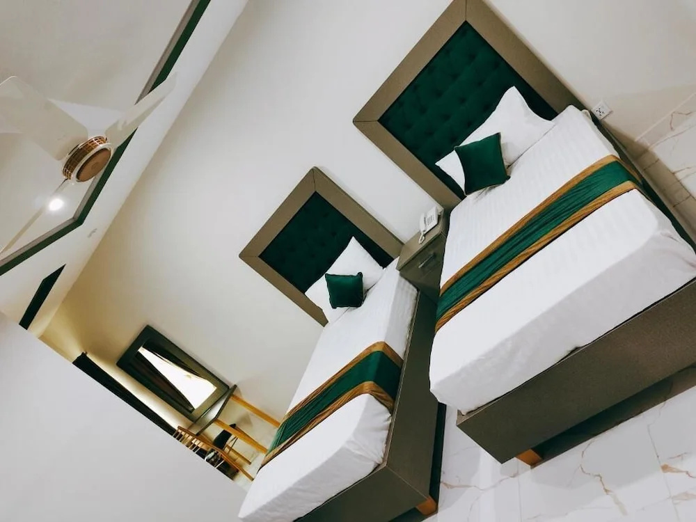Deluxe Double room (full double bed)
