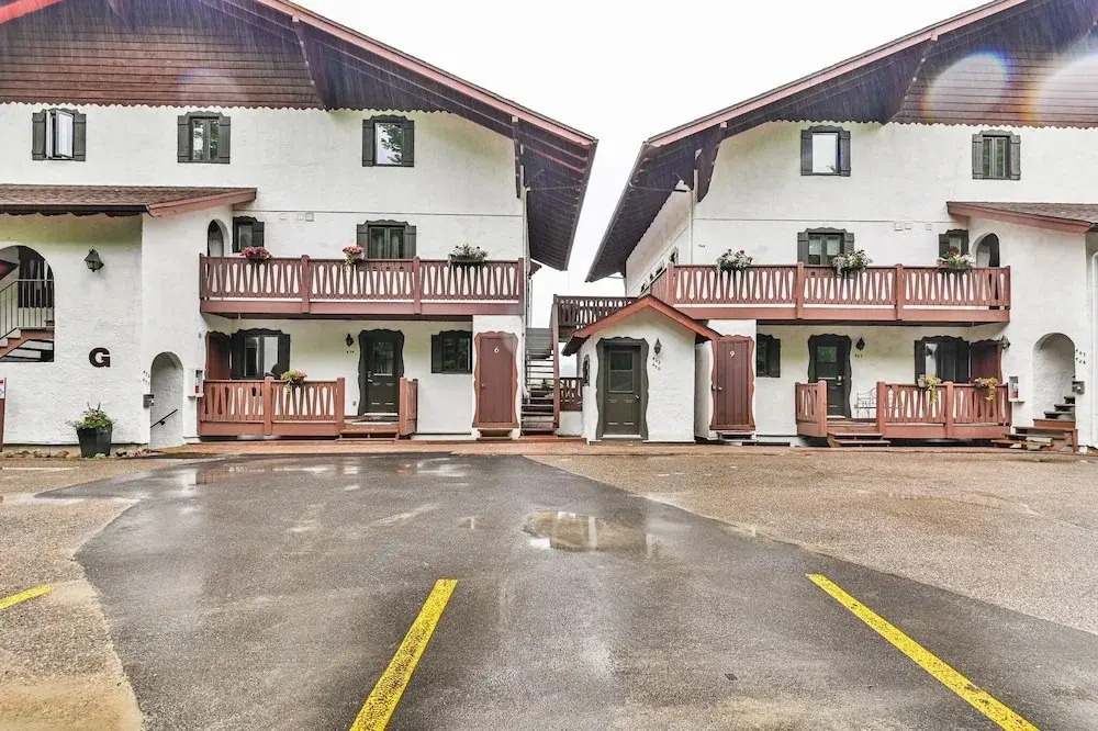 L`Hotel Du Lac - 1 Bedroom (1 Queen / King Bed + 1 Sofa Bed)