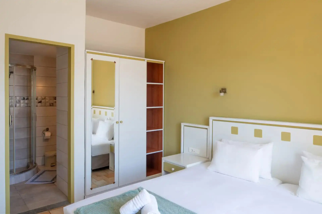 Standard Double room with balcony and with garden view (full double bed)