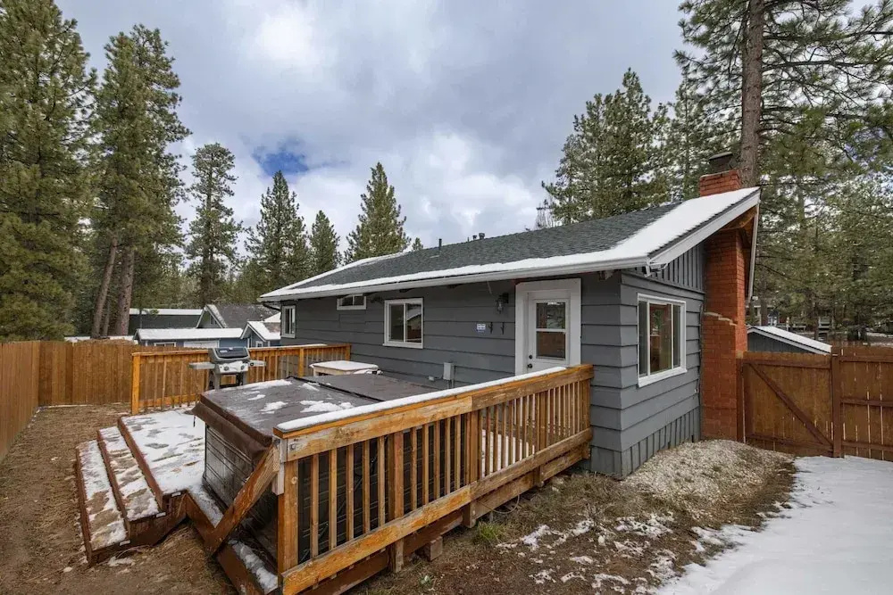 Quail Drive 2 Bdrm 1 Bath Modern Cabin Hot Tub