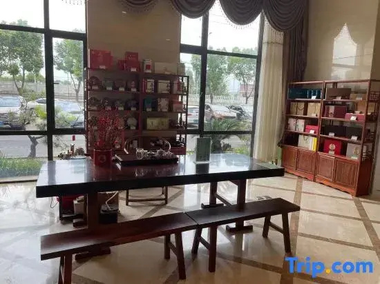 Food & Beverage