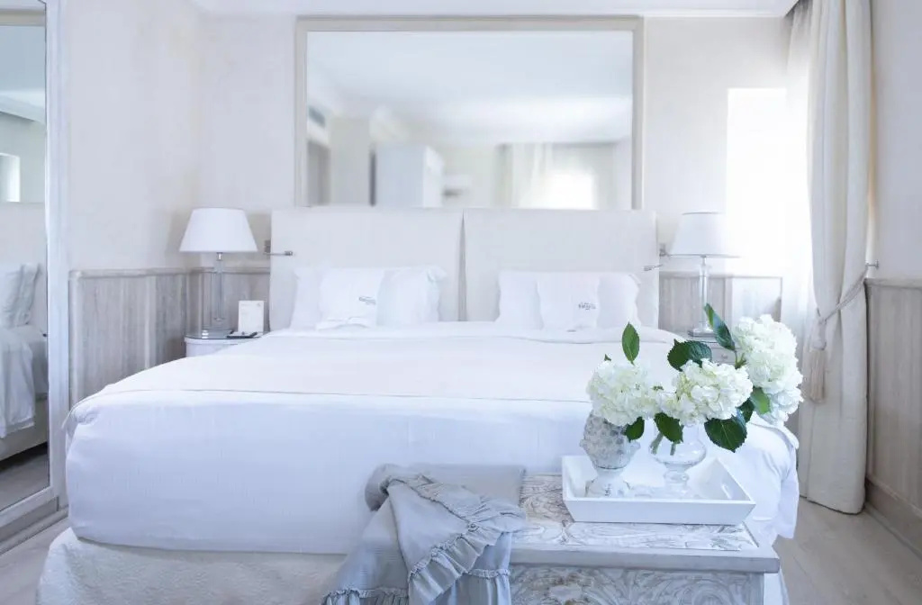 Deluxe Double room (full double bed)