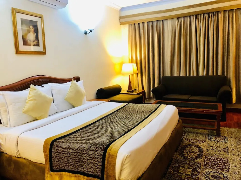 Hotel Bmk Grand By FabHotels - Général
