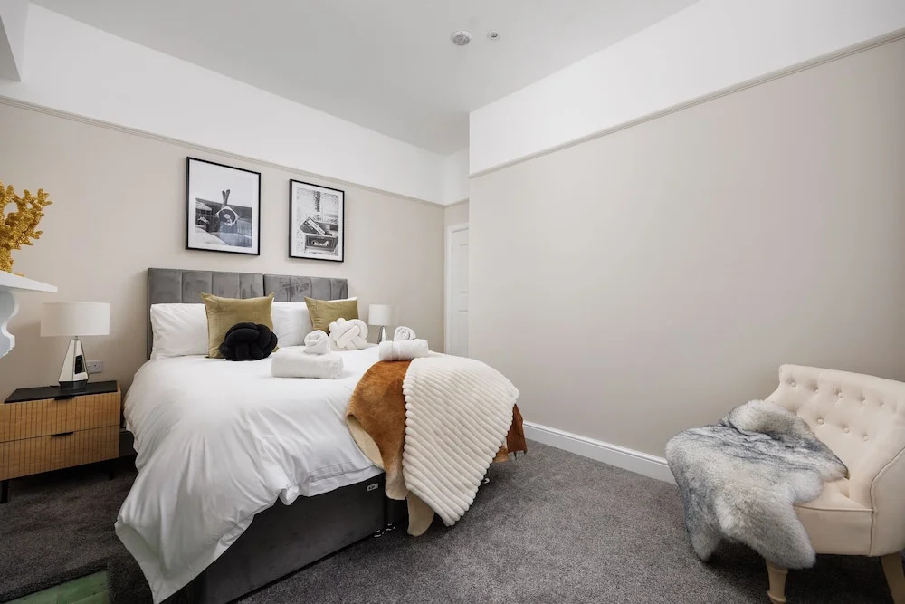 Luxurious 4 Bed House - Sleeps 8