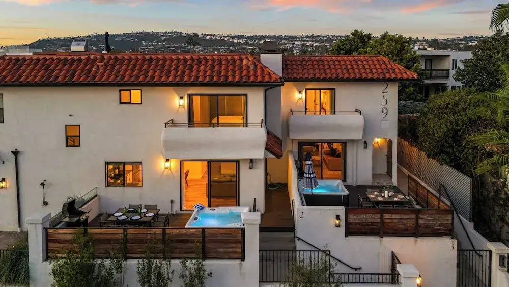 3 Condos, Steps to Beach, Rooftop Patio Trestles Trailhead Trio by Avantstay