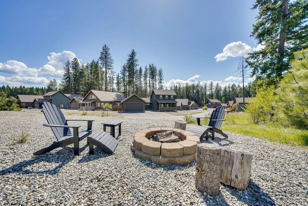 Hot Tub & Fire Pit! Pet-friendly Gem 2 Mi to Lake