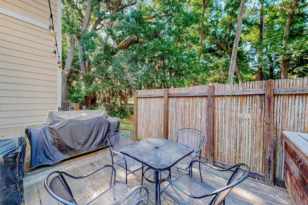 Charming Apartment With Beautiful Marsh Views and Shared Patio