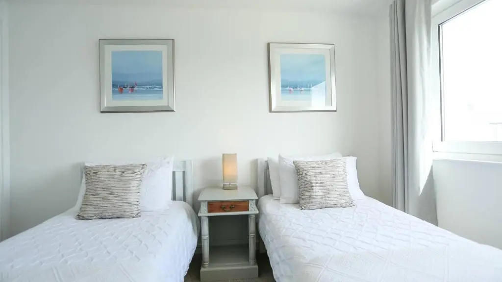 Tides - Beach Front Apartment in Bracklesham Bay