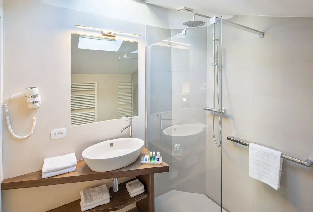 Deluxe Quadruple room with balcony