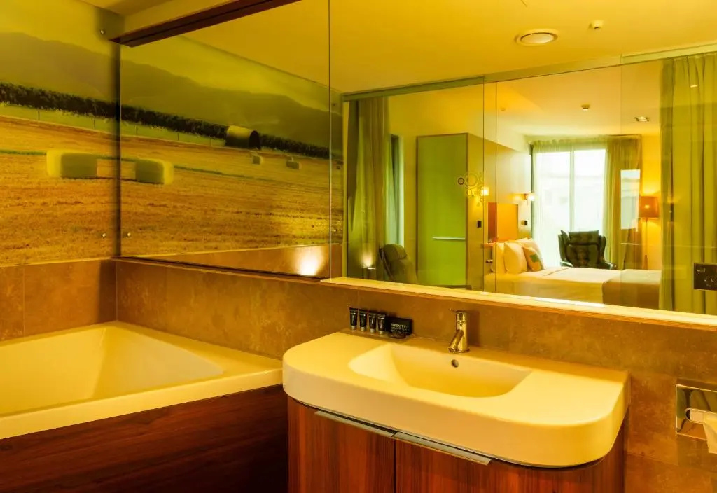 Deluxe Double room (full double bed)