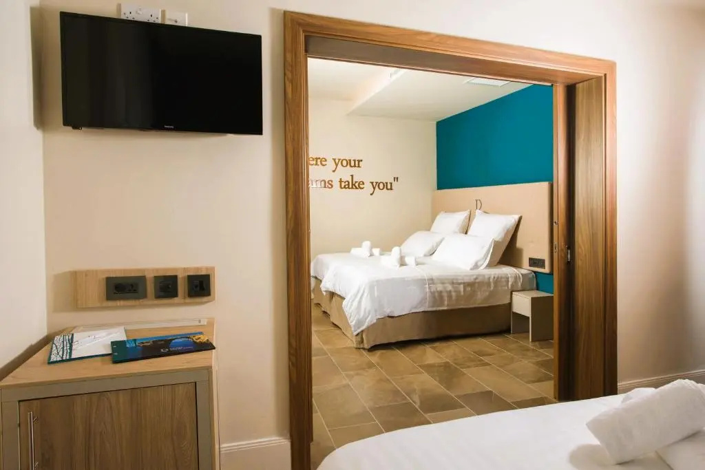 Elegant Triple room