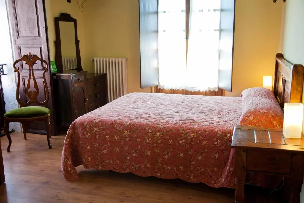 Standard Double room with lake view (full double bed)