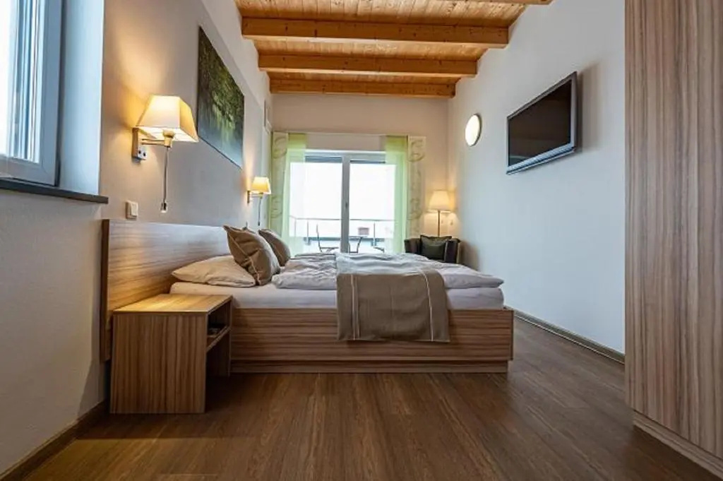 Standard Double room with balcony (full double bed)