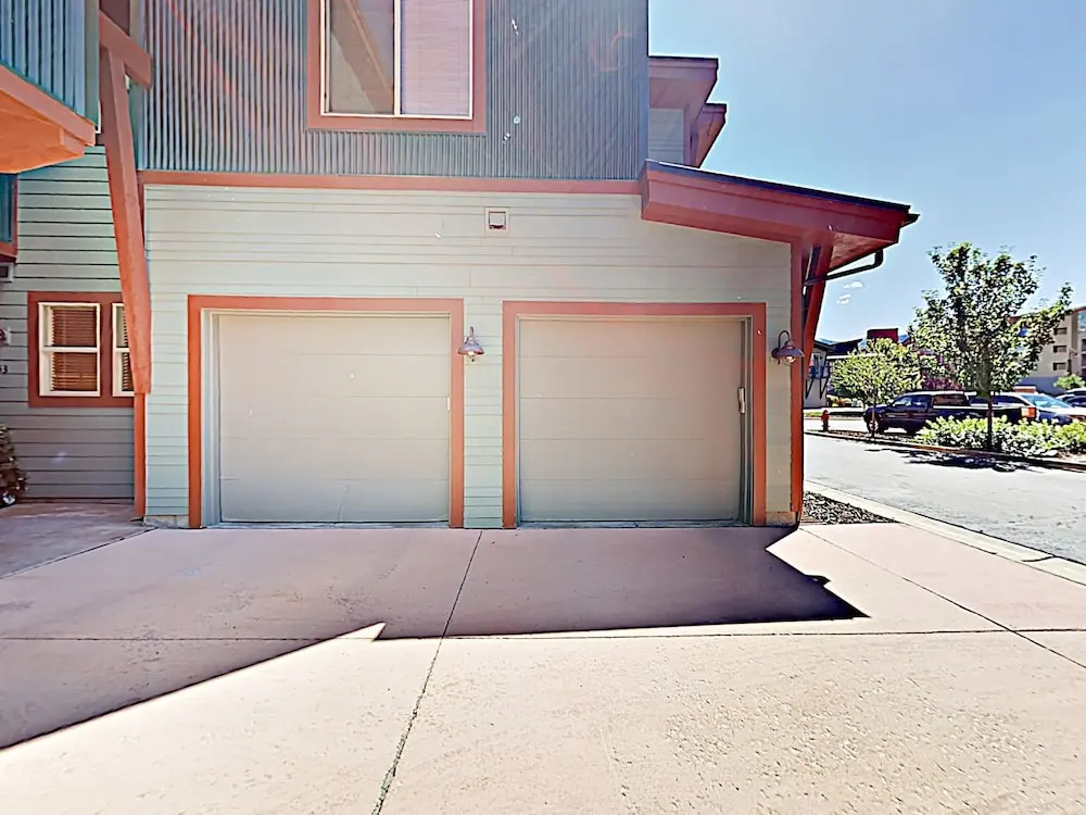 New Listing! Newpark Townhome W/ Hot Tub 2 Bedroom Townhouse