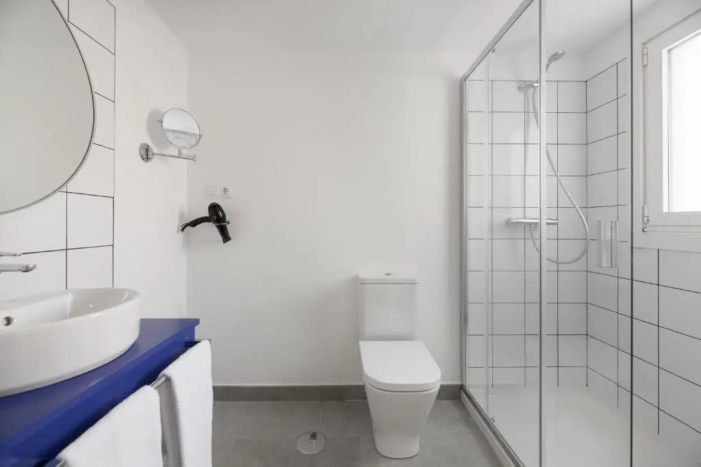Deluxe Double room (full double bed)