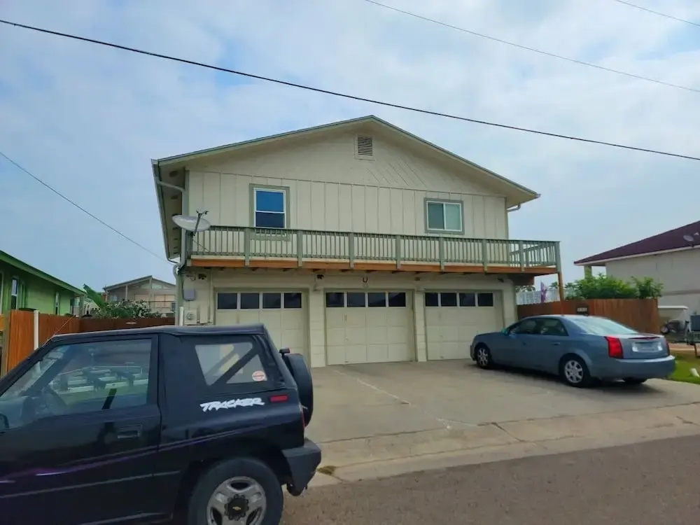 Fish Crazy House 3 Bedroom Condo by RedAwning