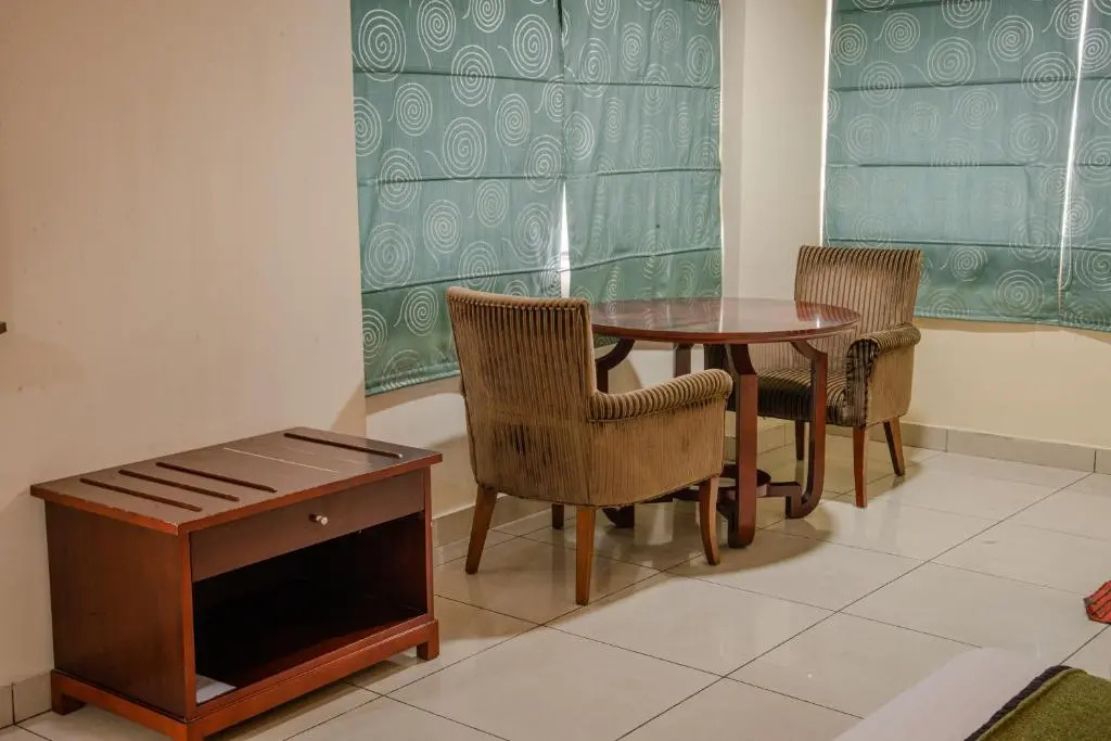 Hotel Gateway Grandeur - Chambres