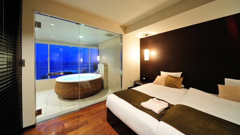 Suite with ocean view