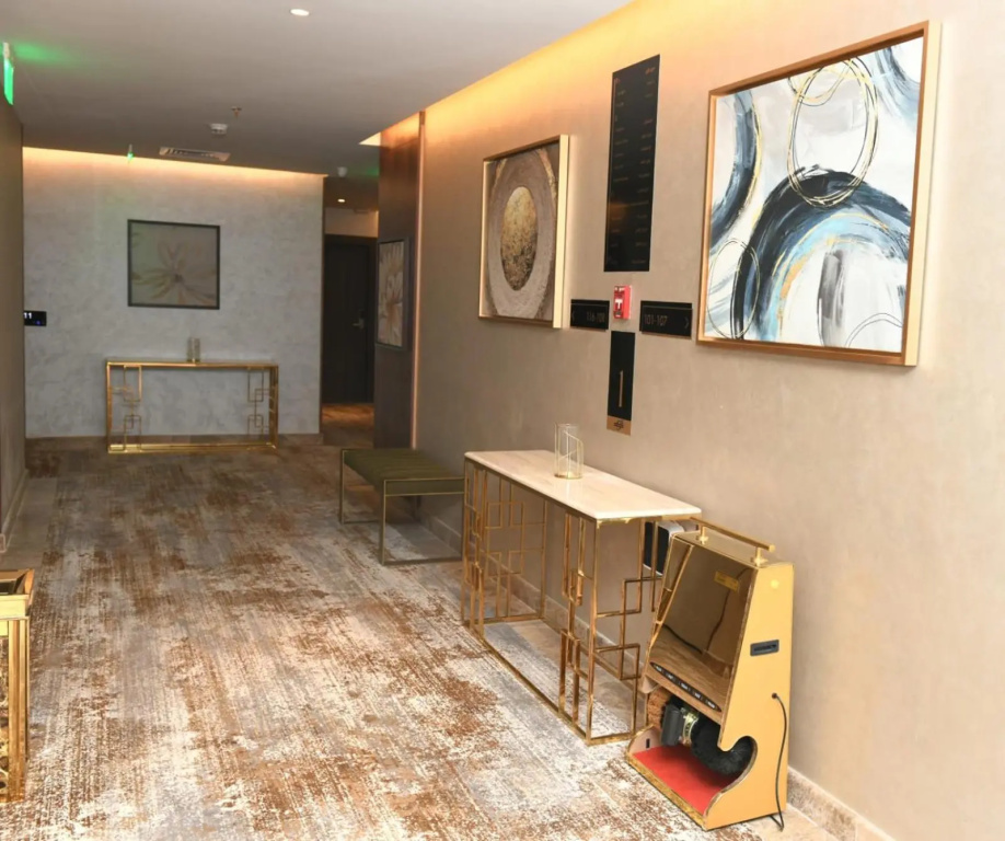 Renee Hotel — 3