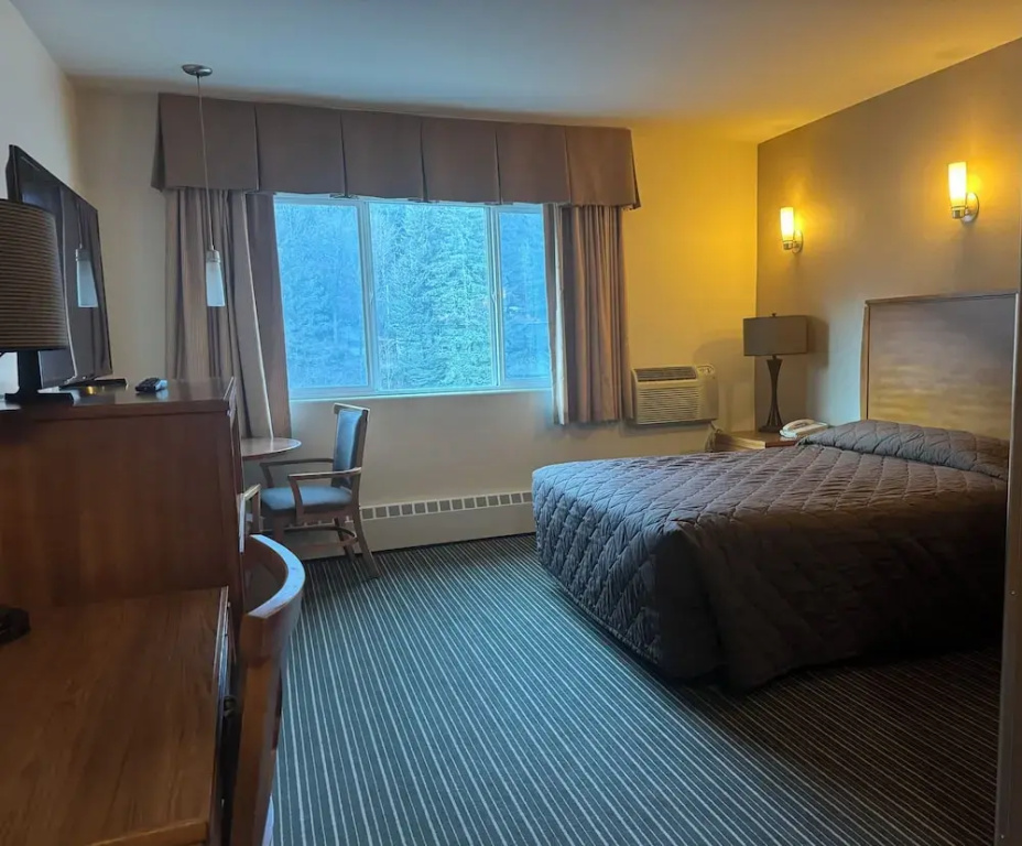Deluxe Double room (full double bed)
