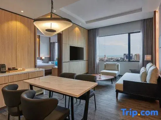 Deluxe Double Suite with sea view (full double bed)