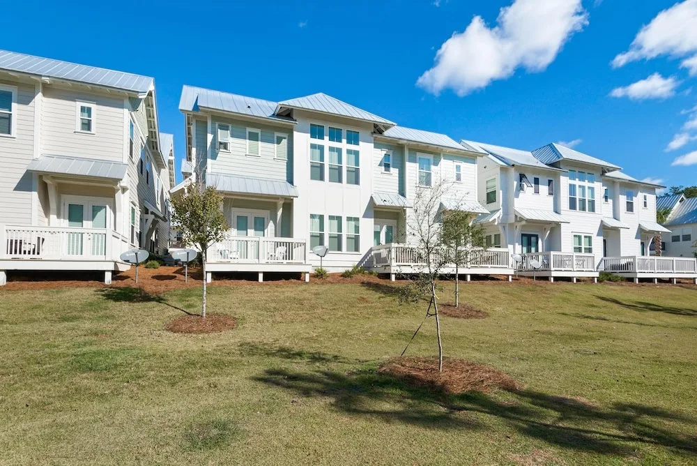 Town of Prominence 326b- Seaside Paradise