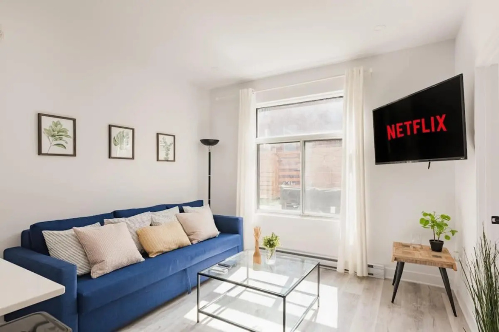 M11 Luxury 2BR Sofa Bed in the Heart of Plateau Mile-end