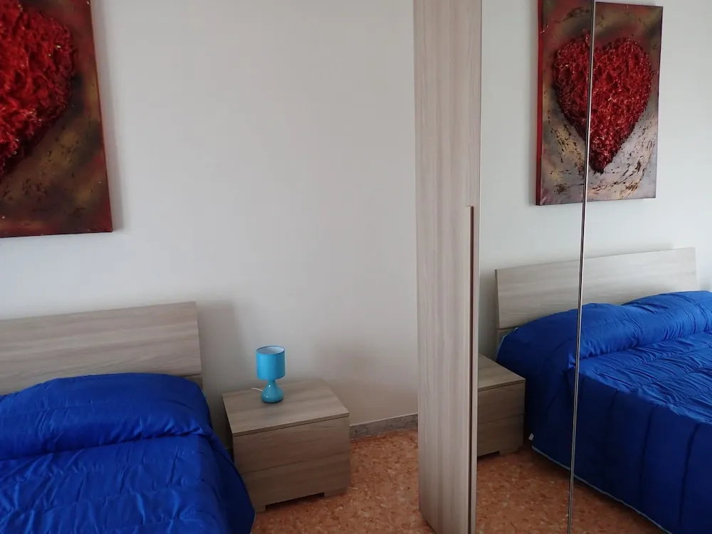 Standard Double room with courtyard view (full double bed)