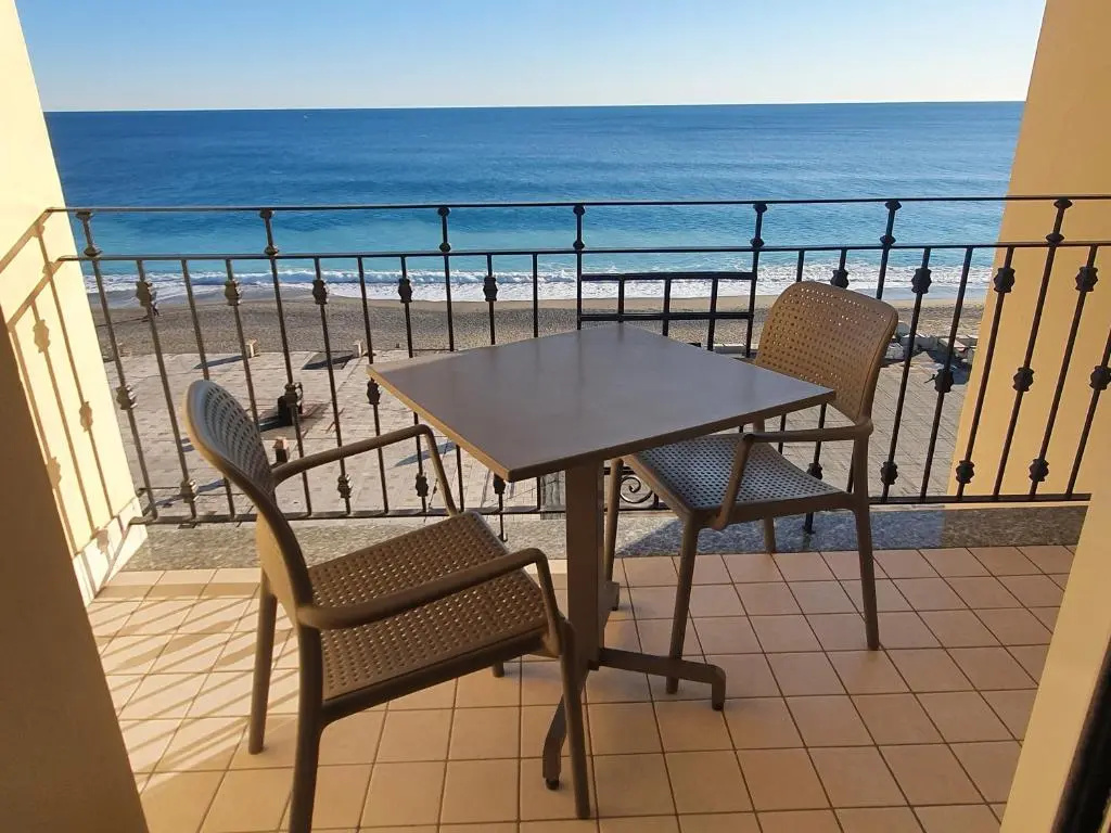 1 Bedroom Apartment with sea view
